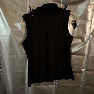 NIB. Robbed Black Sleevless Turtleneck